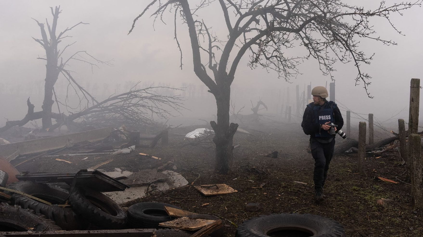 Evgeniy Maloletka bears witness with his camera to the wages of war in 20 Days in Mariupol / Photo: AP Photo by Mstyslav Chernov. courtesy of Sundance Institute