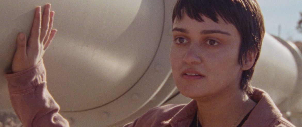 Ariela Barer gets an education on "How to Blow Up a Pipeline" / Photo courtesy of Neon Films