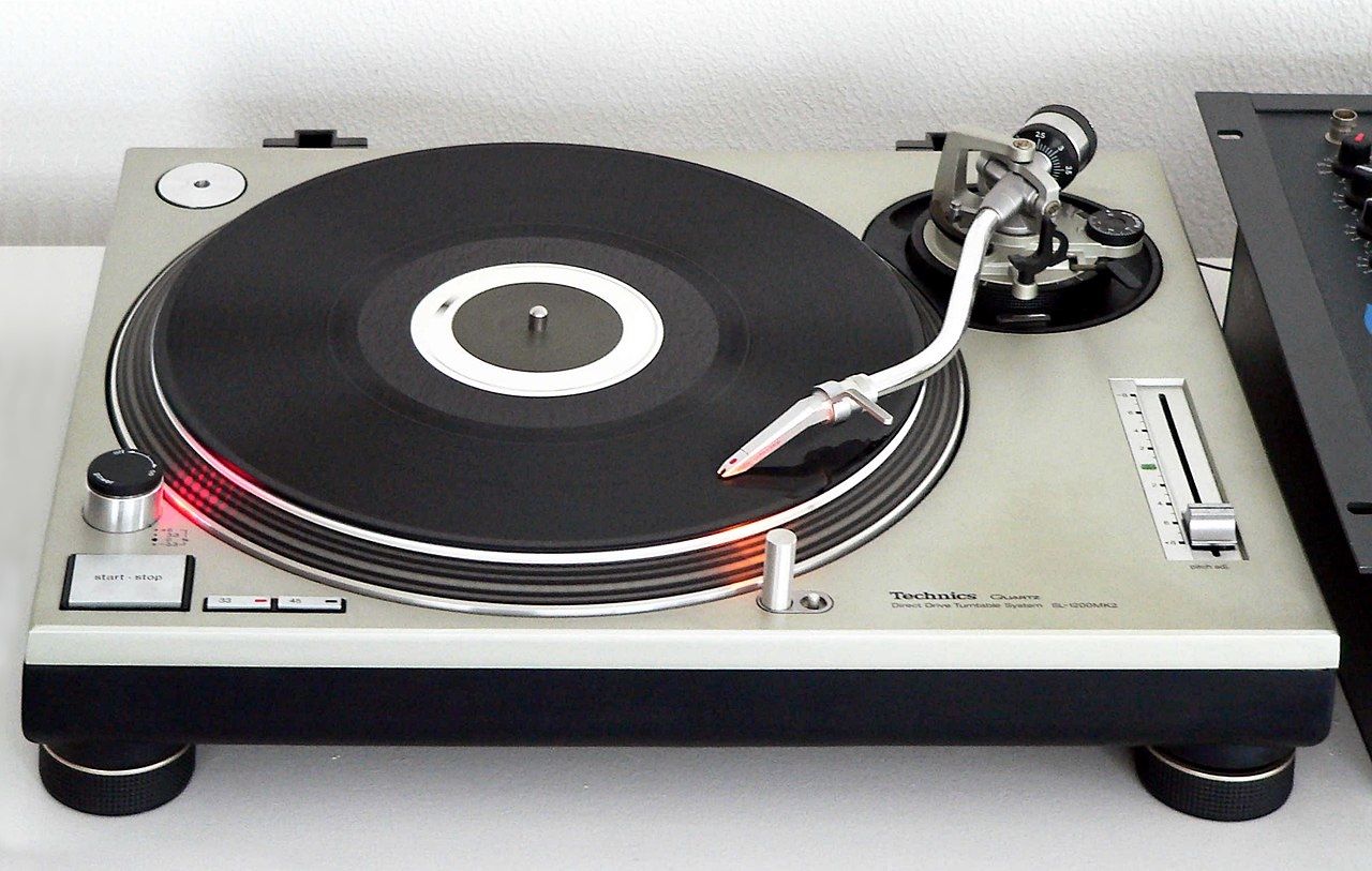 The best turntable: the Technics SL-1200MK2 / Photo courtesy of Creative Commons