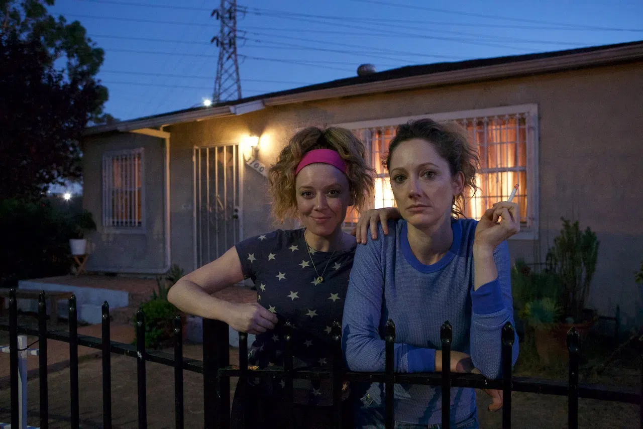 She ain't heavy, she's my sister: Lyonne and Greer in "Addicted to Fresno" / Courtesy of Gravitas Ventures