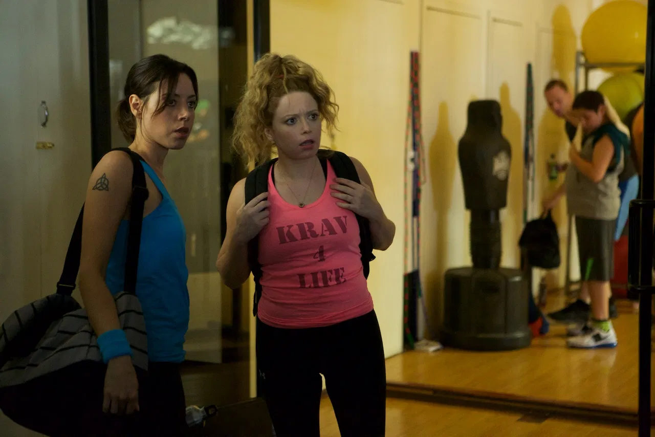 Krav Maga Dream Girl: Plaza and Lyonne are bound to be together in "Addicted to Fresno" / Courtesy of Gravitas Ventures
