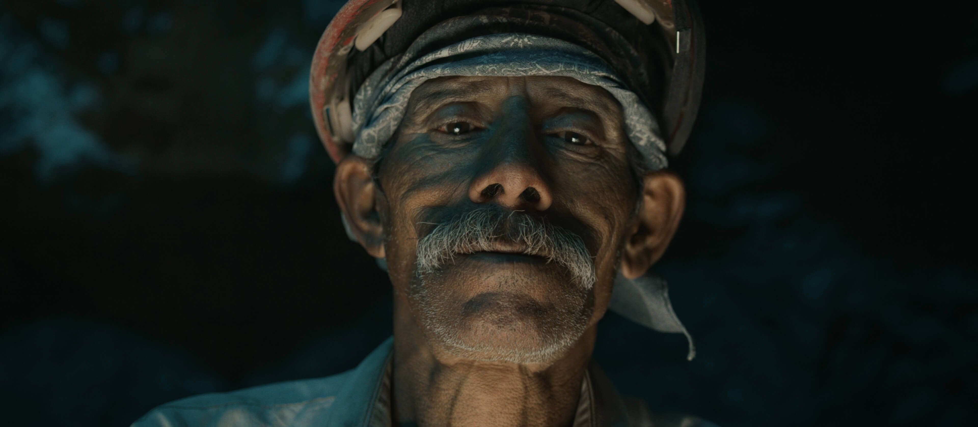 The color from beneath the earth: a miner underground in "Gods of Mexico" / Photo courtesy of Oscilloscope Labs.